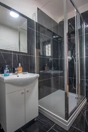 Apart Daire, 3 Yatak Odası (First floor)