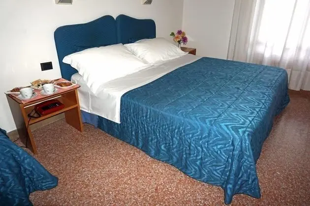 Classic Üç Kişilik Oda