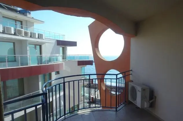 Classic Tek Büyük veya İki Ayrı Yataklı Oda, Balkon, Kısmi Deniz Manzaralı