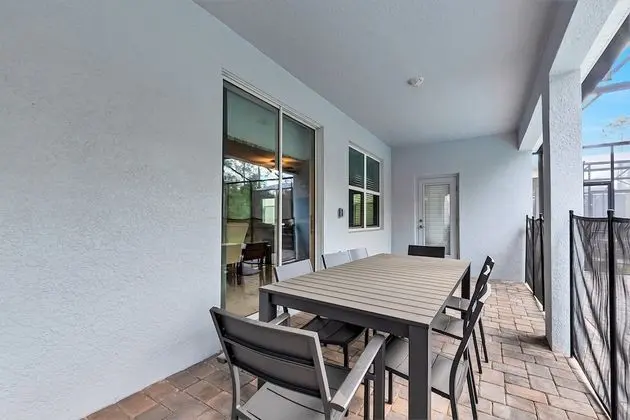 Villa (2707BOOK)