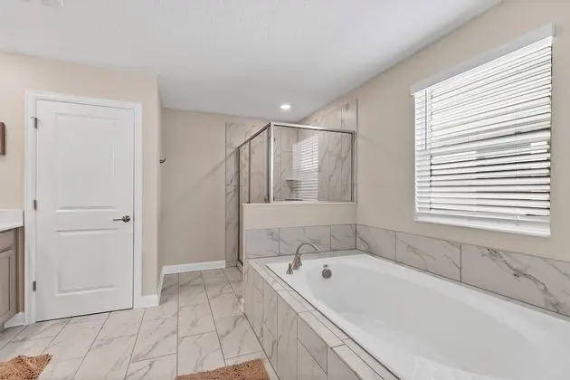 Villa (2707BOOK)