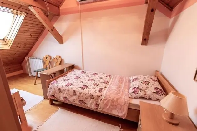 Family Ev, Birden Çok Yatak, 2 Banyolu, Bahçeli (Family Friendly House Marija)