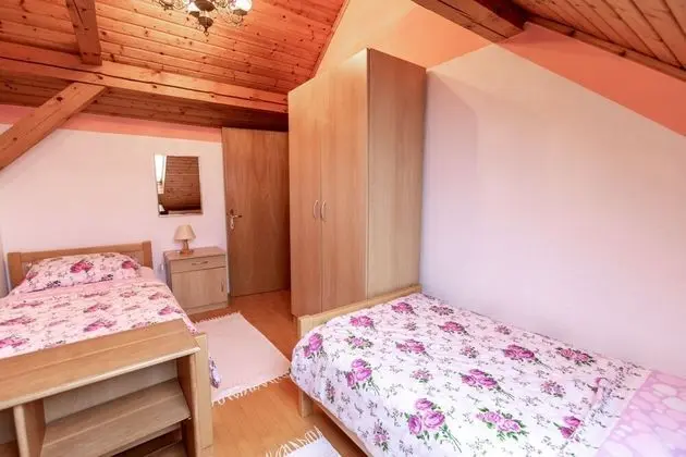 Family Ev, Birden Çok Yatak, 2 Banyolu, Bahçeli (Family Friendly House Marija)