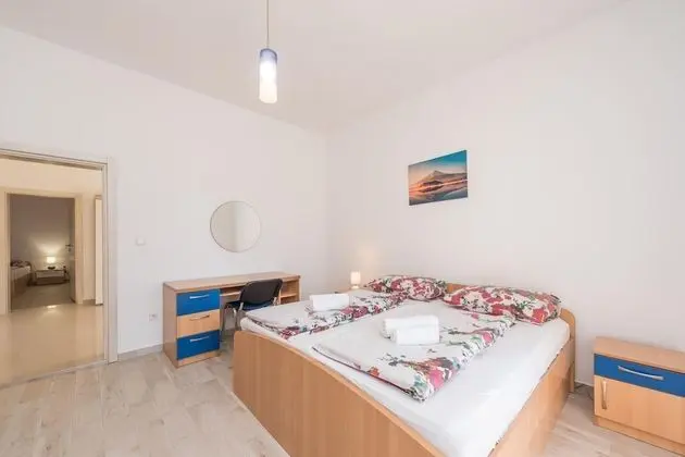 Family Ev, Birden Çok Yatak, 2 Banyolu, Bahçeli (Family Friendly Pool House Ana)