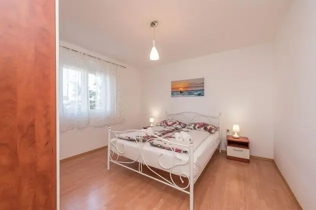 Family Ev, Birden Çok Yatak, 2 Banyolu, Bahçeli (Family Friendly Pool House Ana)