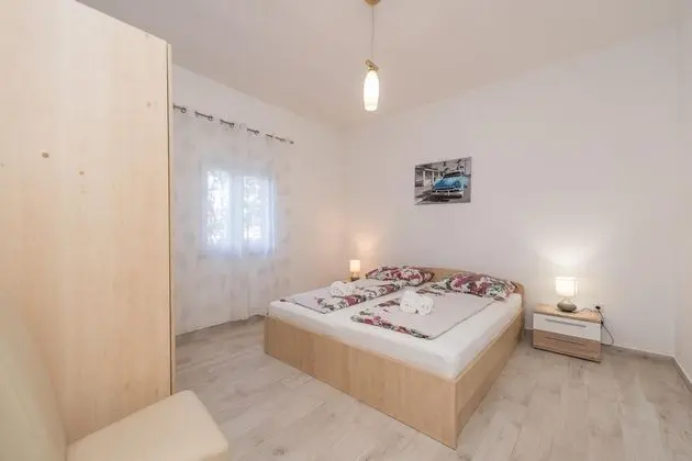 Family Ev, Birden Çok Yatak, 2 Banyolu, Bahçeli (Family Friendly Pool House Ana)