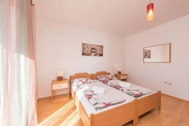 Family Ev, Birden Çok Yatak, 2 Banyolu, Bahçeli (Family Friendly Pool House Ana)