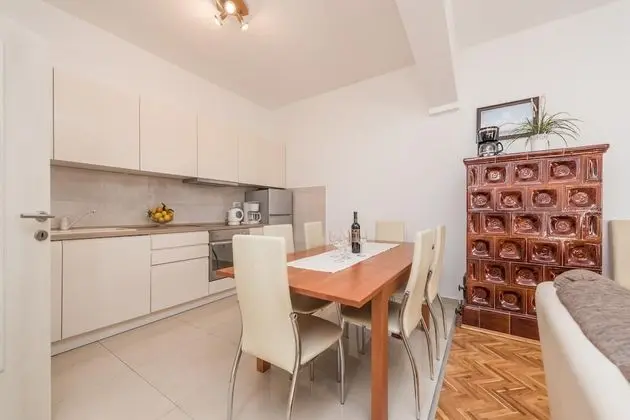 Family Ev, Birden Çok Yatak, 2 Banyolu, Bahçeli (Family Friendly Pool House Ana)