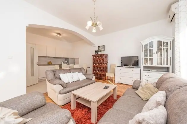 Family Ev, Birden Çok Yatak, 2 Banyolu, Bahçeli (Family Friendly Pool House Ana)