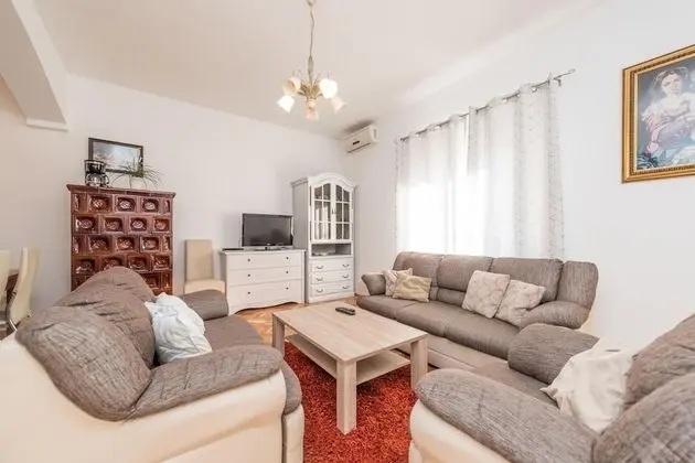 Family Ev, Birden Çok Yatak, 2 Banyolu, Bahçeli (Family Friendly Pool House Ana)