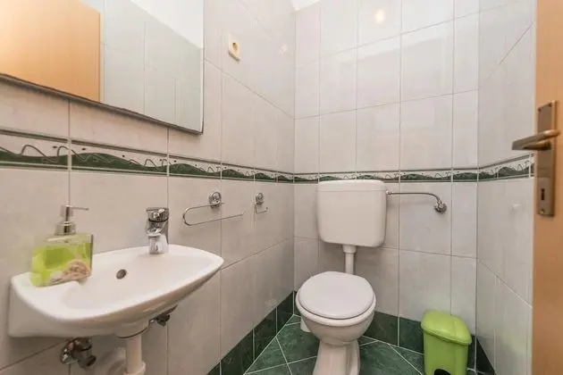 Family Ev, Birden Çok Yatak, 2 Banyolu, Bahçeli (Family Friendly Pool House Ana)