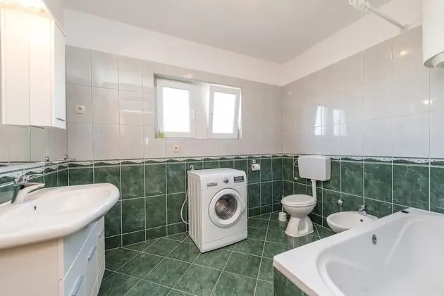 Family Ev, Birden Çok Yatak, 2 Banyolu, Bahçeli (Family Friendly Pool House Ana)