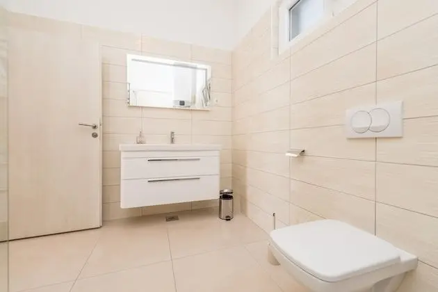 Family Ev, Birden Çok Yatak, 2 Banyolu, Bahçeli (Family Friendly Pool House Ana)