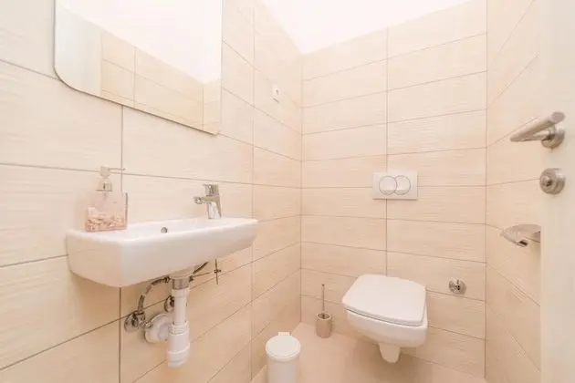 Family Ev, Birden Çok Yatak, 2 Banyolu, Bahçeli (Family Friendly Pool House Ana)