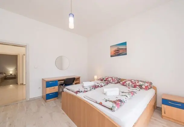 Family Ev, Birden Çok Yatak, 2 Banyolu, Bahçeli (Family Friendly Pool House Ana)