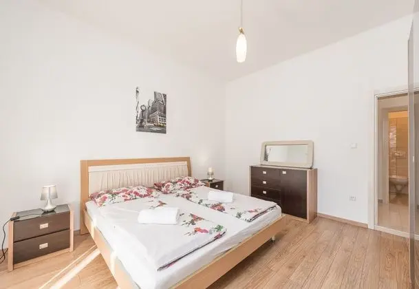 Family Ev, Birden Çok Yatak, 2 Banyolu, Bahçeli (Family Friendly Pool House Ana)