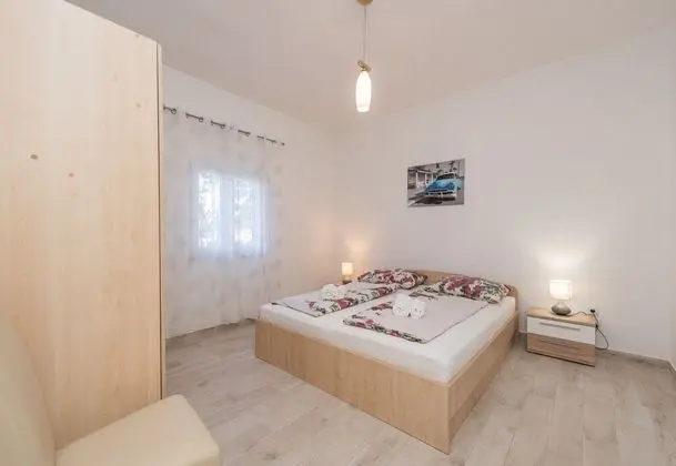 Family Ev, Birden Çok Yatak, 2 Banyolu, Bahçeli (Family Friendly Pool House Ana)