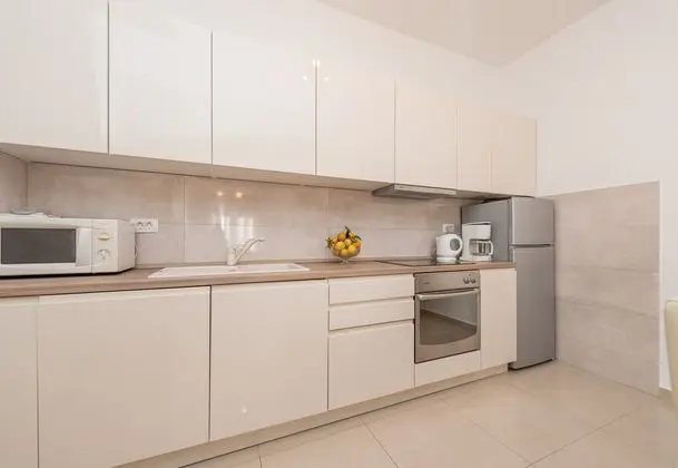 Family Ev, Birden Çok Yatak, 2 Banyolu, Bahçeli (Family Friendly Pool House Ana)