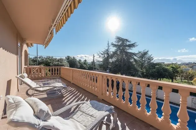 Family Ev, Birden Çok Yatak, 2 Banyolu, Bahçeli (Family Friendly Pool House Ana)