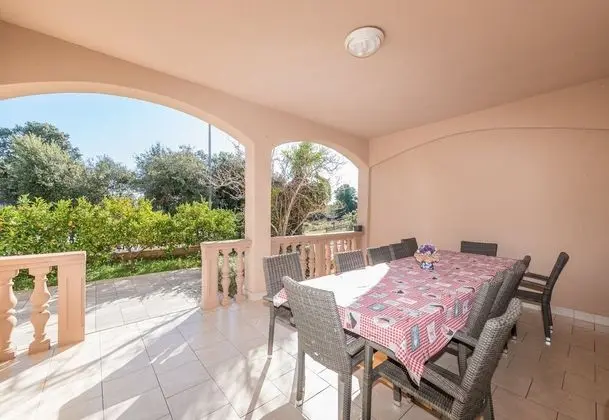 Family Ev, Birden Çok Yatak, 2 Banyolu, Bahçeli (Family Friendly Pool House Ana)