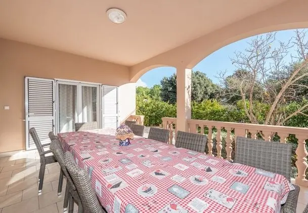 Family Ev, Birden Çok Yatak, 2 Banyolu, Bahçeli (Family Friendly Pool House Ana)