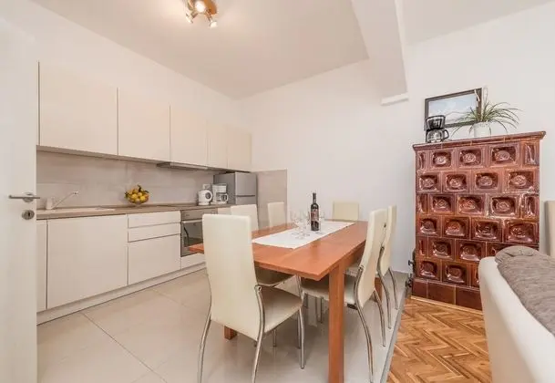 Family Ev, Birden Çok Yatak, 2 Banyolu, Bahçeli (Family Friendly Pool House Ana)