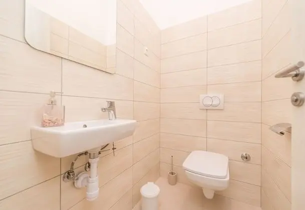 Family Ev, Birden Çok Yatak, 2 Banyolu, Bahçeli (Family Friendly Pool House Ana)