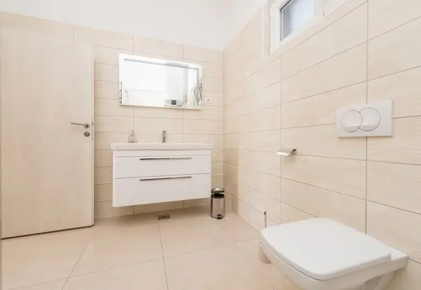 Family Ev, Birden Çok Yatak, 2 Banyolu, Bahçeli (Family Friendly Pool House Ana)