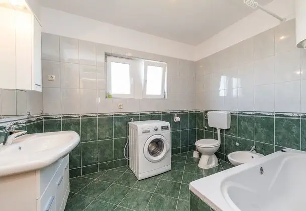 Family Ev, Birden Çok Yatak, 2 Banyolu, Bahçeli (Family Friendly Pool House Ana)