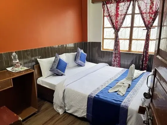 Basic Tek Büyük veya İki Ayrı Yataklı Oda