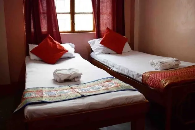 Basic Tek Büyük veya İki Ayrı Yataklı Oda