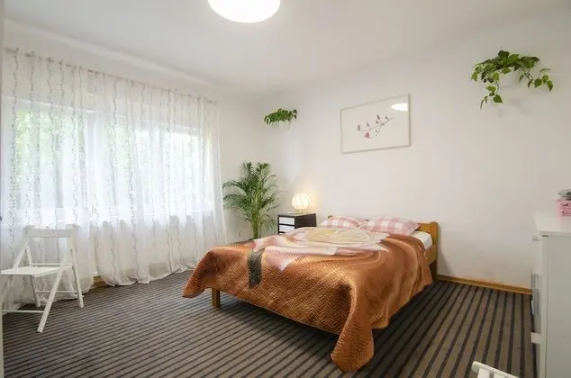 Tek Büyük veya İki Ayrı Yataklı Oda, Ortak Banyo