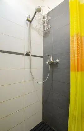 Tek Büyük veya İki Ayrı Yataklı Oda, Ortak Banyo