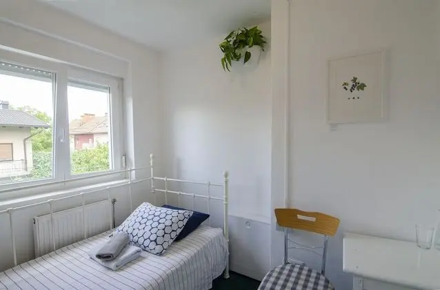 Tek Kişilik Oda, Ortak Banyo