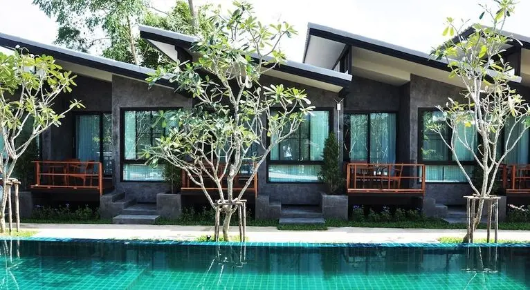 Deluxe Double Bed with Pool View
