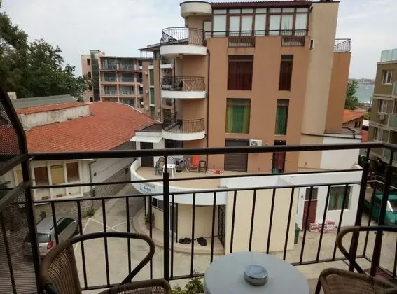 Tek Büyük Yataklı Oda, Balkon