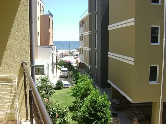 Üç Kişilik Oda, Balkon