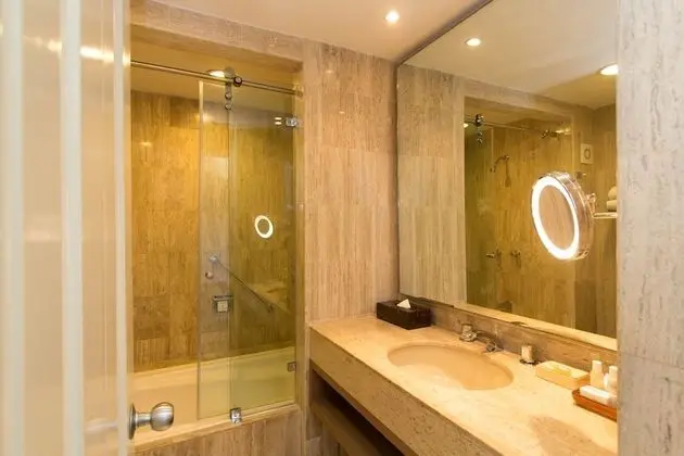 One Bedroom Deluxe Suite