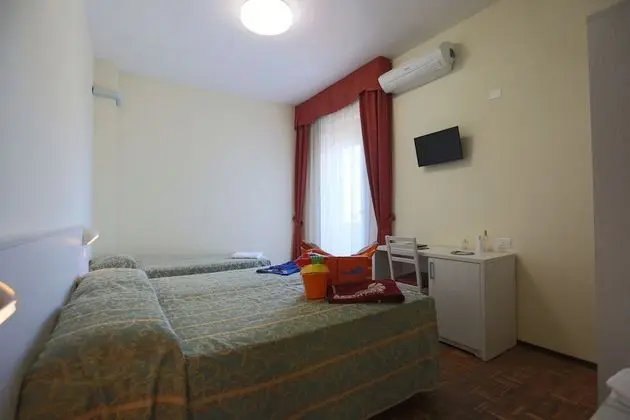 Üç Kişilik Oda