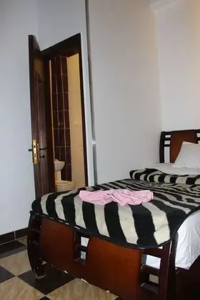 Single Room, 1 Queen Bed with Private Bathroom
