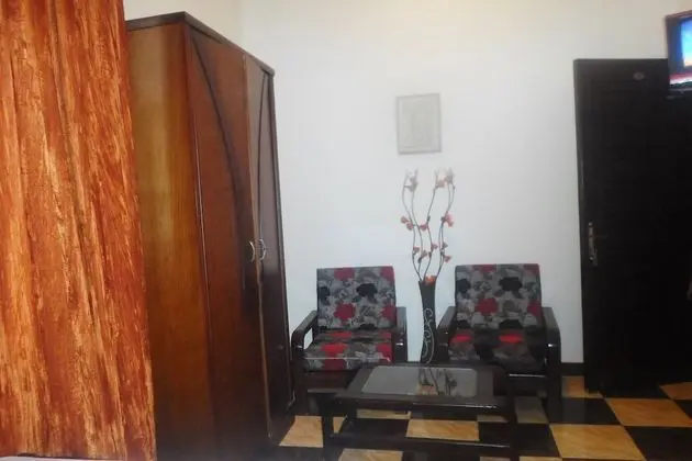 Single Room, 1 Queen Bed with Private Bathroom