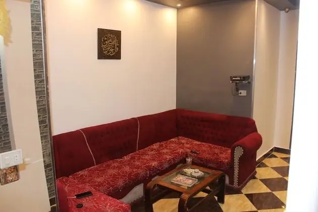 Single Room, 1 Queen Bed with Private Bathroom