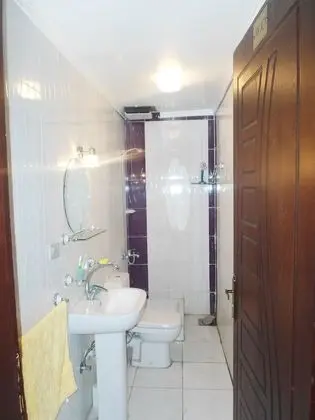 Single Room, 1 Queen Bed with Private Bathroom