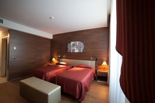Büyük Yataklı Tek Kişilik Oda, 2 Tek Kişilik Yatak