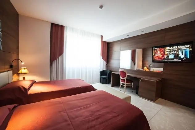 Büyük Yataklı Tek Kişilik Oda, 2 Tek Kişilik Yatak