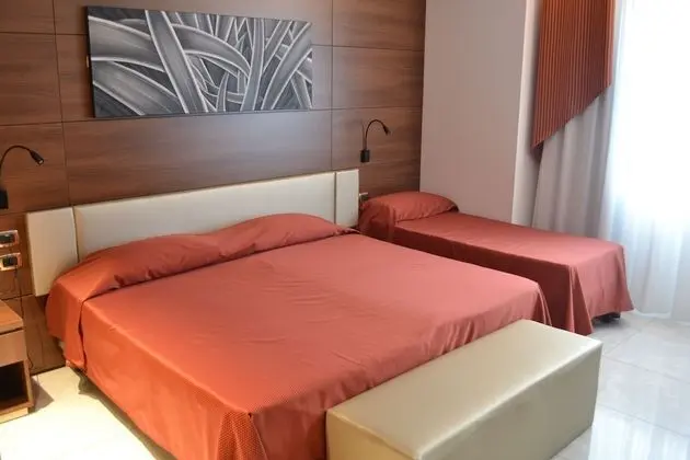 Üç Kişilik Oda