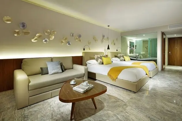 Family Selection Junior Suite Beachside - 2 KIDS FREE