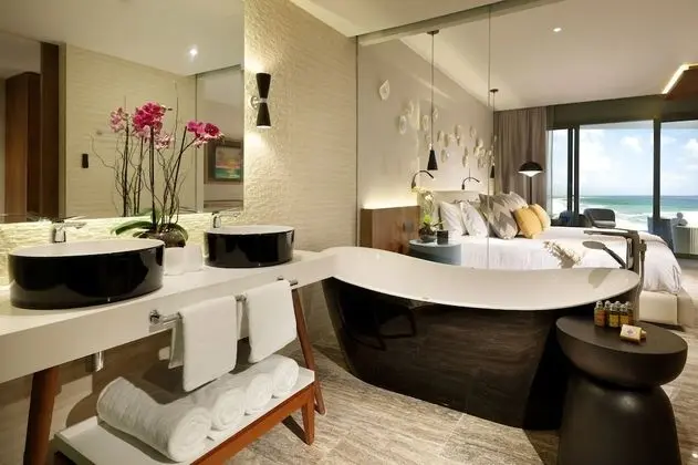 Family Selection Junior Suite Beachside Ocean View - 2 KIDS FREE
