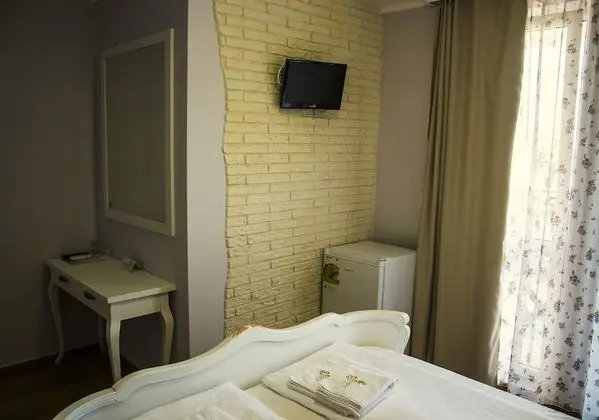 Tek Büyük Yataklı Oda, Havuz Manzaralı