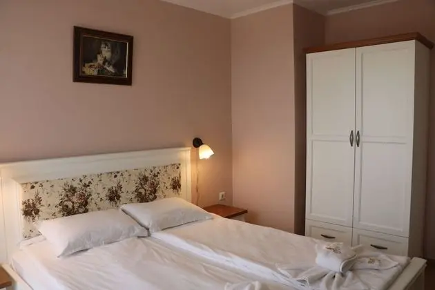 Tek Büyük Yataklı Oda, Havuz Manzaralı